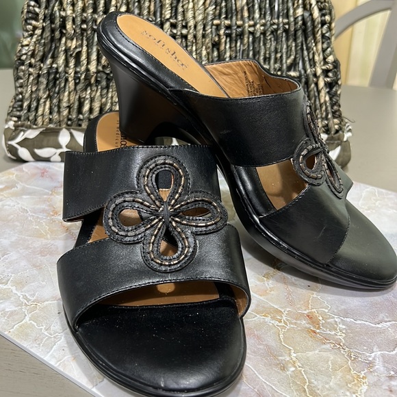 Slide on sandals/ heel - Picture 3 of 4